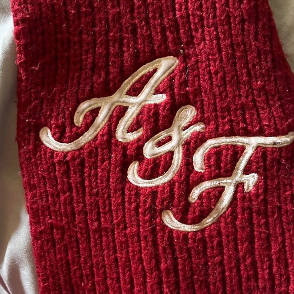 Abercrombie & Fitch Red Knit Scarf with Logo - NWOT - Picture 2 of 4